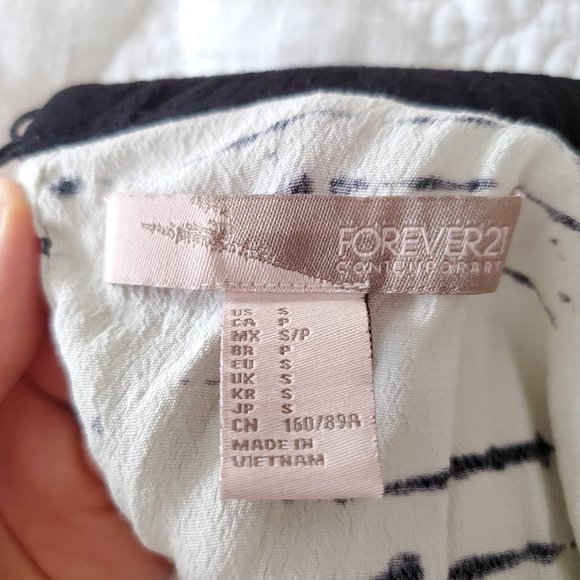 Forever 21 Black and White Crop Top - Picture 5 of 5